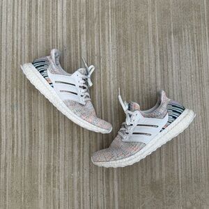 Adidas Ultra Boost Crystal White
MULTIColor Glow Green Women's US 8.5 Trainers